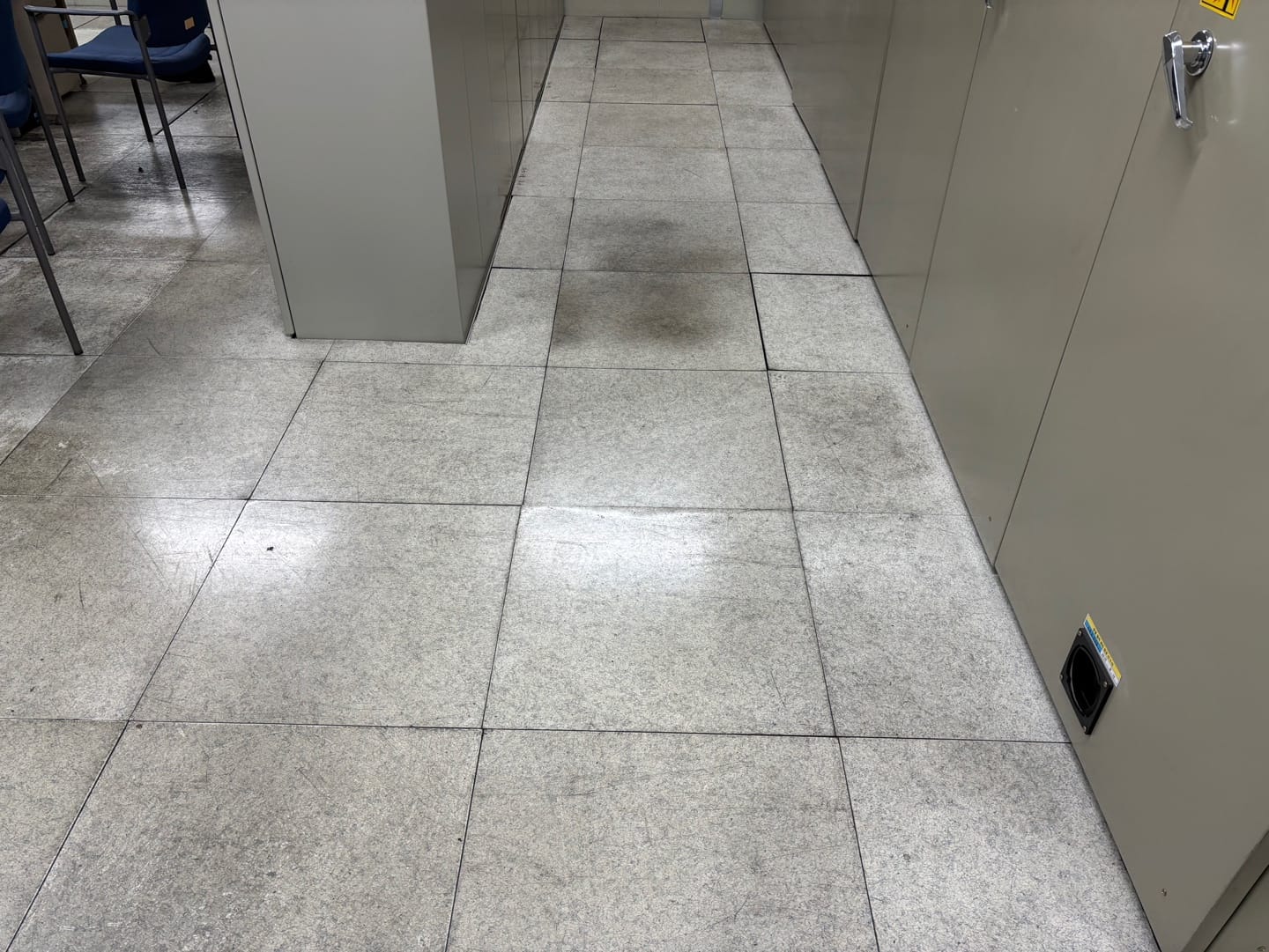 바닥 청소 전
